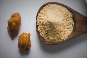 1723448752_1716026266_asafoetida_in_a_spoon_11zon_11zon